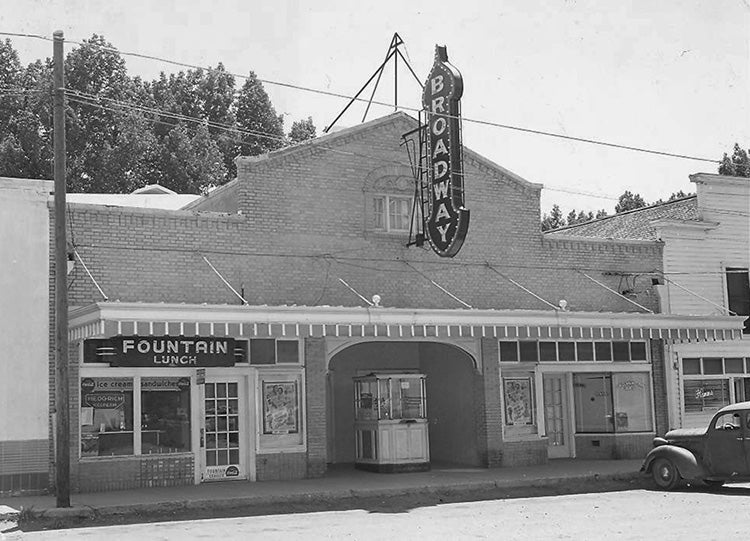 Broadway Theater in Malin