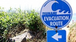 photo of a Tsunami Evacuation sign on Oregon Coast