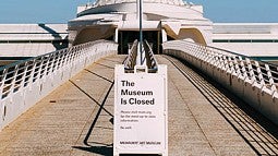 Photo of a museum with a closed sign